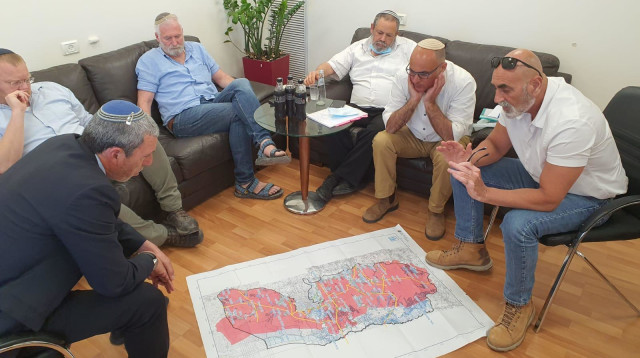 ישיבת ראשי מועצת יש"ע בנושא החלת הריבונות (צילום: דוברות השר רפי פרץ)