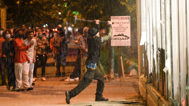 הפגנות נגד אלימות שוטרים בארה"ב (צילום:  FREDERIC J. BROWN \ Getty Images,REUTERS/Nicholas Pfosi)