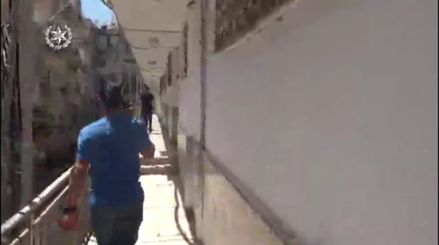 הפשיטה המשטרתית על מכון הזנות בפ"ת (צילום: צילום מסך)