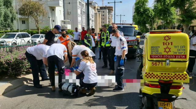 תאונת דרכים בנתניה (צילום: תיעוד מבצעי מד"א)