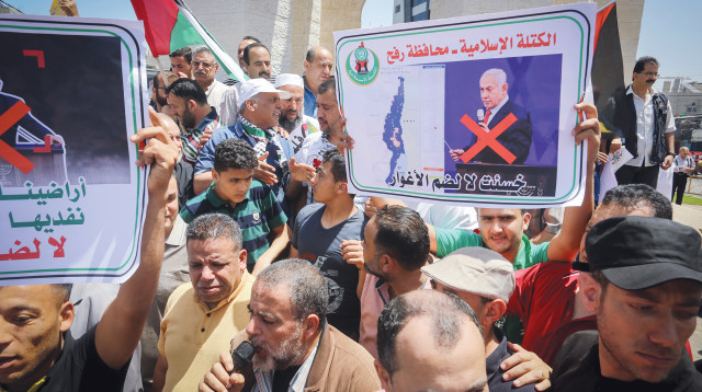 הפגנה ברצועת עזה נגד הסיפוח (צילום: עבד ראחים חטיב, פלאש 90)