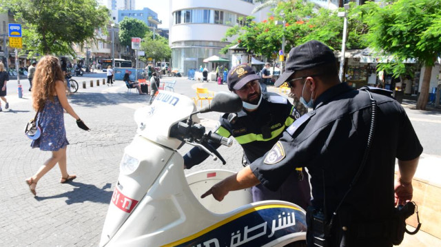 קורונה בישראל: אכיפה בת"א (צילום: אבשלום ששוני)
