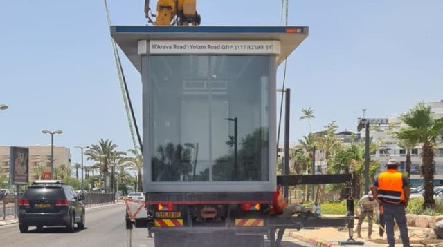 תחנות אוטובוס ממוזגות באילת (צילום: דוברות עיריית אילת)