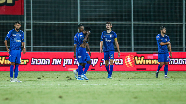 שחקני קריית שמונה (צילום: מאור אלקסלסי)