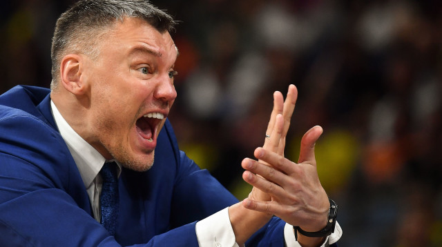 שארונאס יאסיקביצ’יוס (צילום: ANDREJ ISAKOVIC/AFP/Getty Images)