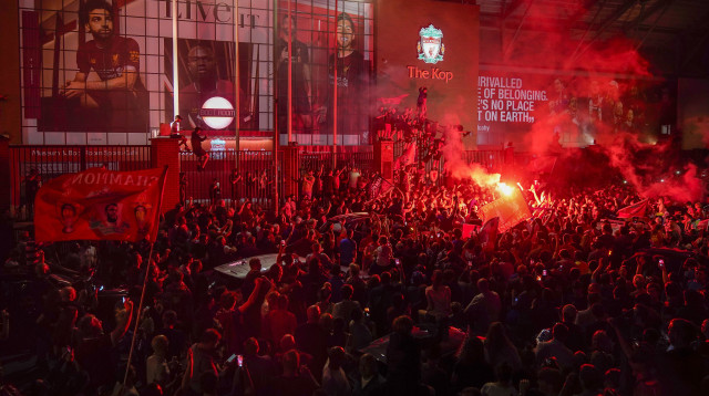 אוהדי ליברפול חוגגים אליפות (צילום: Christopher Furlong/Getty Images)