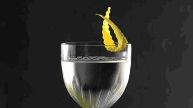 קוקטייל ג'ין בלוסום  (צילום: לואיג'י בורמיולי)