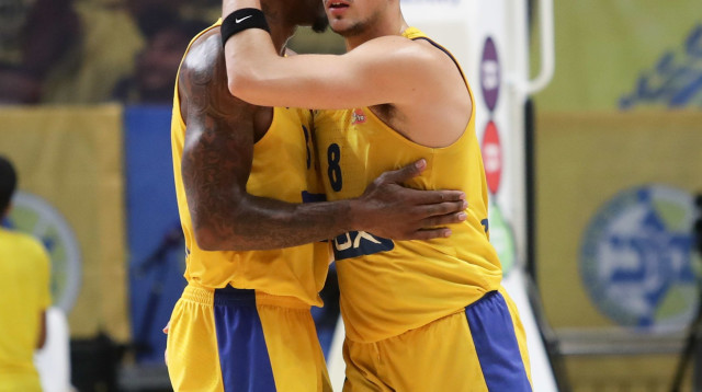 אבדיה וסטודמאייר. מכבי ת”א חזרה למשחק (צילום: דני מרון)