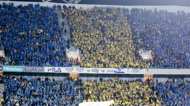 אוהדי מכבי תל אביב (צילום: דני מרון)