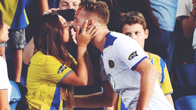 דן גלזר עם גאיה בינה (צילום: ברני ארדוב)