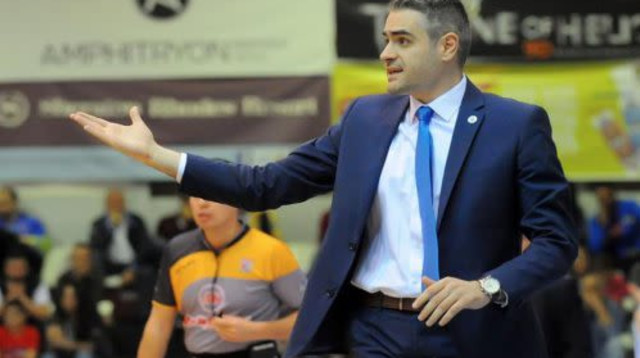 יאניס קאסטריטיס (צילום: האתר הרשמי)