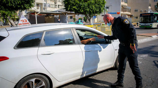 אכיפת הגבלות הסגר באשדוד (צילום: פלאש 90)