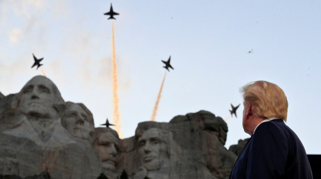 דונלד טראמפ בהר ראשמור: חגיגות ה-4 ביולי (צילום: רויטרס)