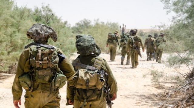 חיילים במסע (צילום: שאטרסטוק)