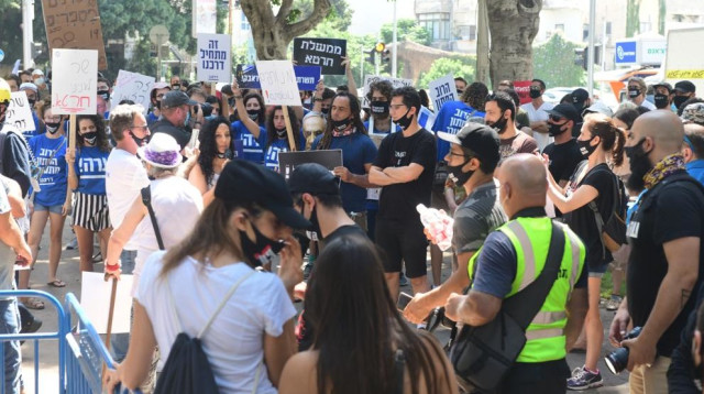 הפגנת העצמאים בשדרות רוטשילד בתל אביב (צילום: אבשלום ששוני)