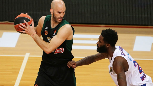 ניק קלאת’ס (צילום: פנאתינייקוס, האתר הרשמי)