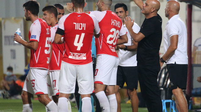 שחקני הפועל באר שבע, יוסי אבוקסיס (צילום: אודי ציטיאט)