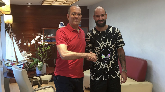 ואסיליס ספאנוליס (צילום: אולימפיאקוס, האתר הרשמי)