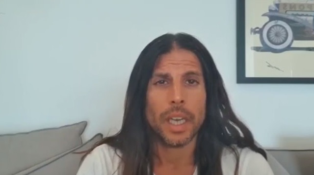 רוי בוי מתנצל (צילום: צילום מסך)