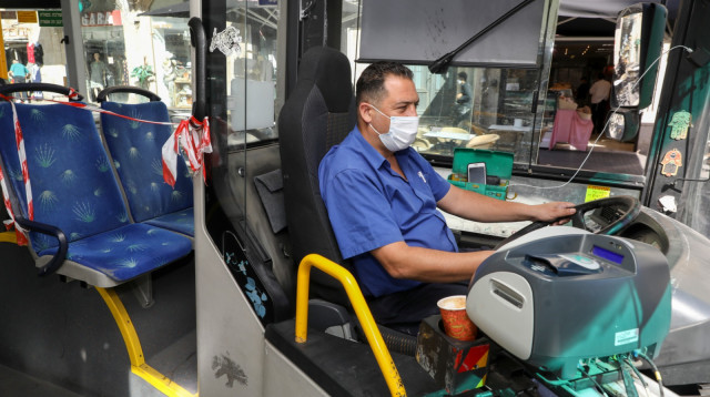 אוטובוס בימי קורונה (צילום: מרק ישראל סלם)