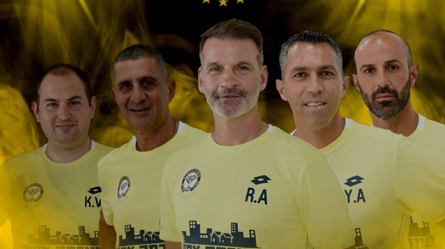 הצוות המקצועי החדש בנתניה (צילום: מכבי נתניה / עמוד הפייסבוק)