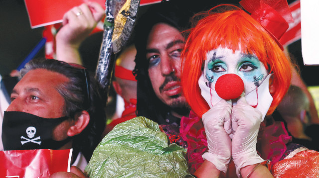 הפגנת העצמאים בכיכר רבין (צילום: רויטרס)