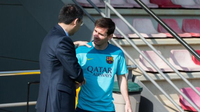 ג’וזף ברתומיאו וליאו מסי (צילום: Miguel Ruiz/FC Barcelona via Getty Images)