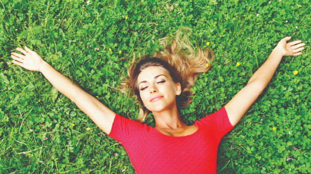 אישה שמחה, אילוסטרציה (למצולמת אין קשר לנאמר בכתבה) (צילום: אינגאימג')