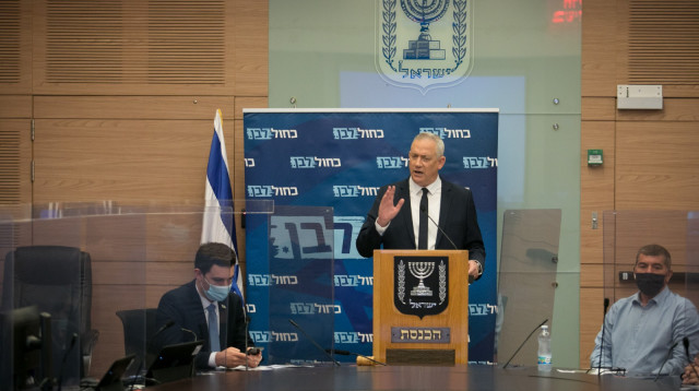 גנץ בישיבת הסיעה (צילום: דוברות הכנסת, נועם מושקוביץ)