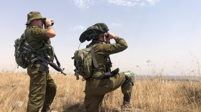 כוננות צה"ל בגבול הצפון לבנון מתיחות חיילים משקיפים אל הגבול (צילום: דובר צה"ל)