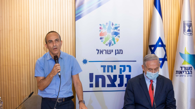 ראש הממשלה בנימין נתניהו ופרויקטור הקורונה פרופסור רוני גמזו (צילום: טל שחר)