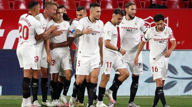 שחקני סביליה. אתגר קשה נגד רומא (צילום: Fran Santiago/Getty Images)