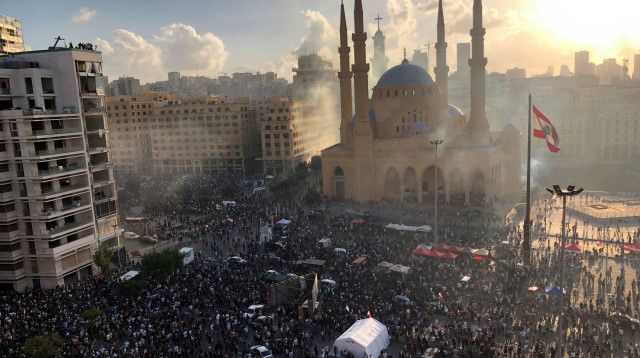 הפגנות ענק בביירות בירת לבנון  (צילום: רויטרס)