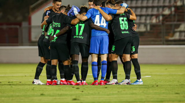 שחקני מכבי חיפה (צילום: מאור אלקסלסי)