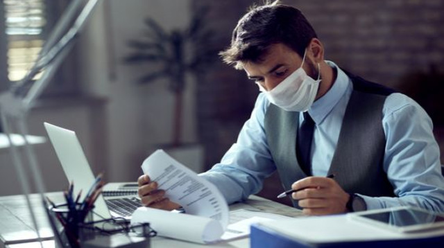 עבודה בתקופת קורונה (צילום: שאטרסטוק)