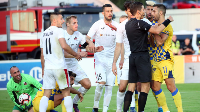 שחקני מכבי ת”א נגד סודובה (צילום: אודי ציטיאט)