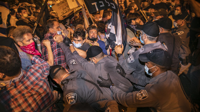 ההפגנה סמוך למעון ראש הממשלה בבלפור (צילום: אוליבייר פיטוסי, פלאש 90)