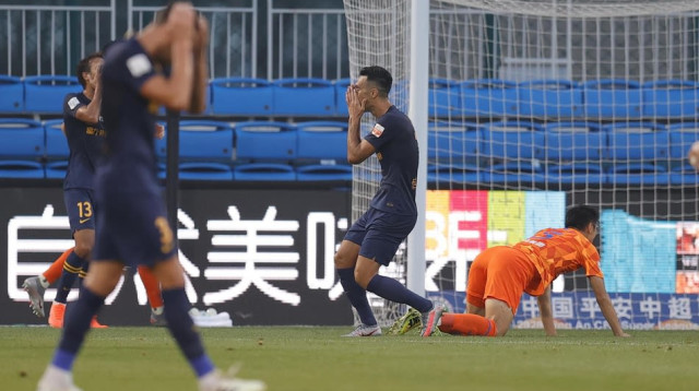 שחקני גוואנגז’ו ר.פ מאוכזבים (צילום: )