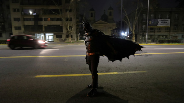 באטמן בצ'ילה בפעולה (צילום: רויטרס)