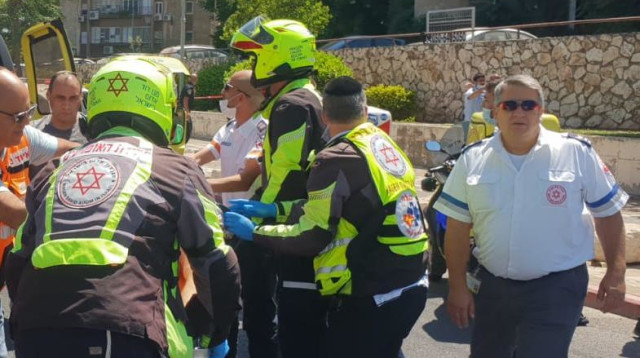 דקירה בפתח תקווה (צילום: דוברות הצלה פתח תקווה)