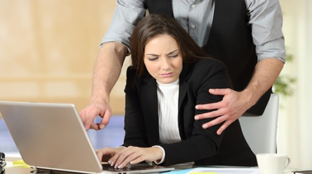 הטרדה מינית (צילום: שאטרסטוק)