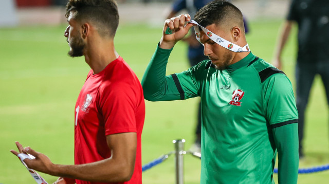 שחקני סכנין מאוכזבים (צילום: מאור אלקסלסי)