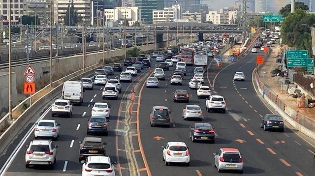פקקים בנתבי איילון (צילום: אבשלום ששוני)