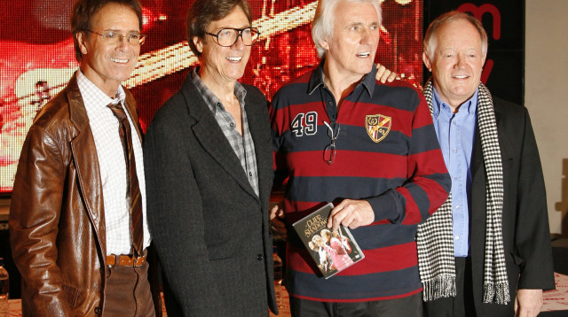 להקת הצלליות עם קליף ריצ'רד (צילום: רויטרס)