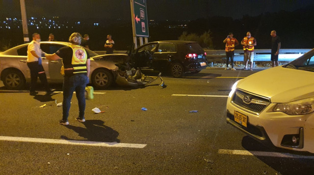 זירת התאונה בצומת יגור (צילום: דוברות מד"א)