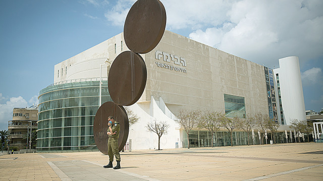 כיכר הבימה ריקה קורונה (צילום: מרים אלסטר, פלאש 90)