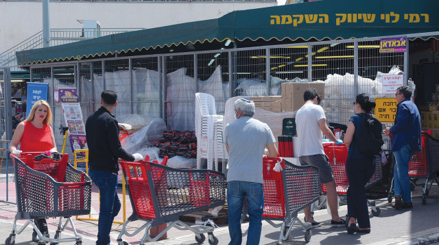 תור לרמי לוי (צילום: אבשלום ששוני)