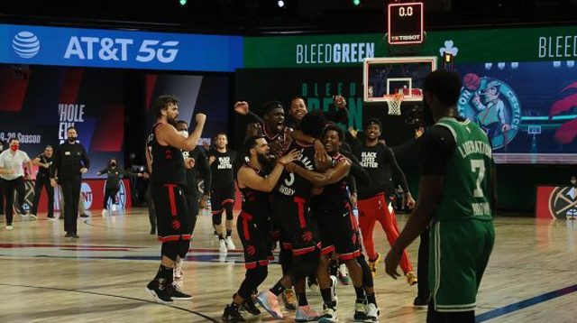 שחקני טורונטו חוגגים (צילום: Nathaniel S. Butler / Contributor)