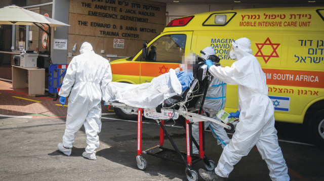 קורונה בישראל: חולה מגיע לביה"ח (צילום: יוסי זליגר, פלאש 90)