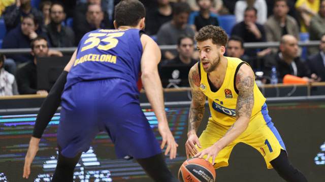 אבק כוכבים. סקוטי ווילבקין מול ניקולה מירוטיץ’ (צילום: עדי אבישי)